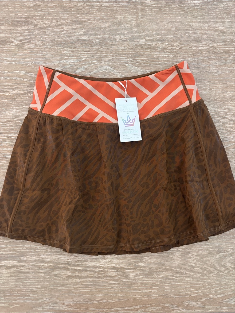 NWT CROWNED ATHLETICS WOMENS RUNDISNEY DISNEY SKIRT SKORT ANINAL KINGDOM MEDIUM